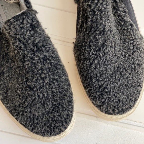 NEW ZARA Kids Sherpa Slip Ons (fits women 6.5/7) - Picture 2 of 5